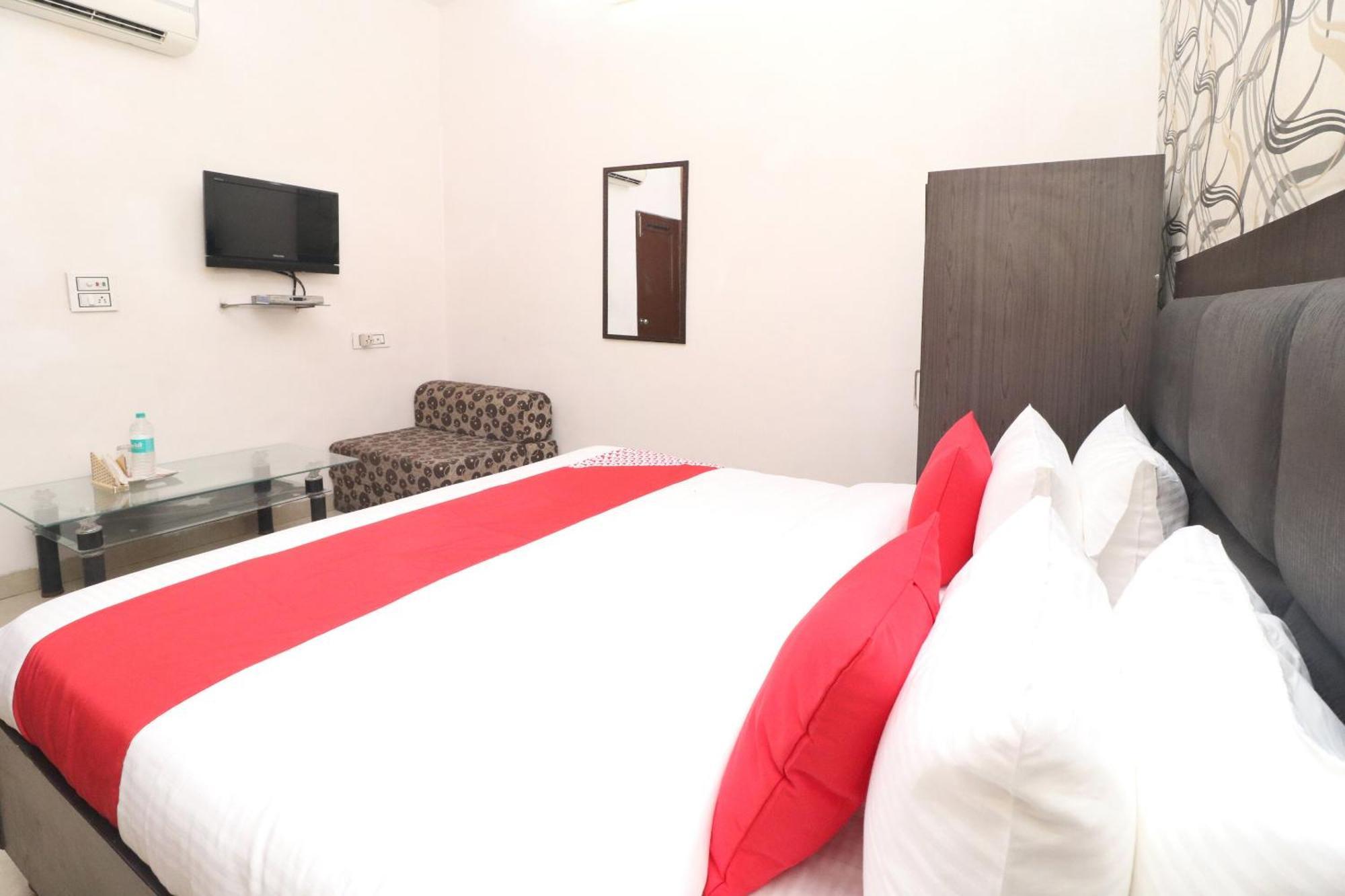 Oyo Hotel Kailash Regency Лудяна Екстериор снимка