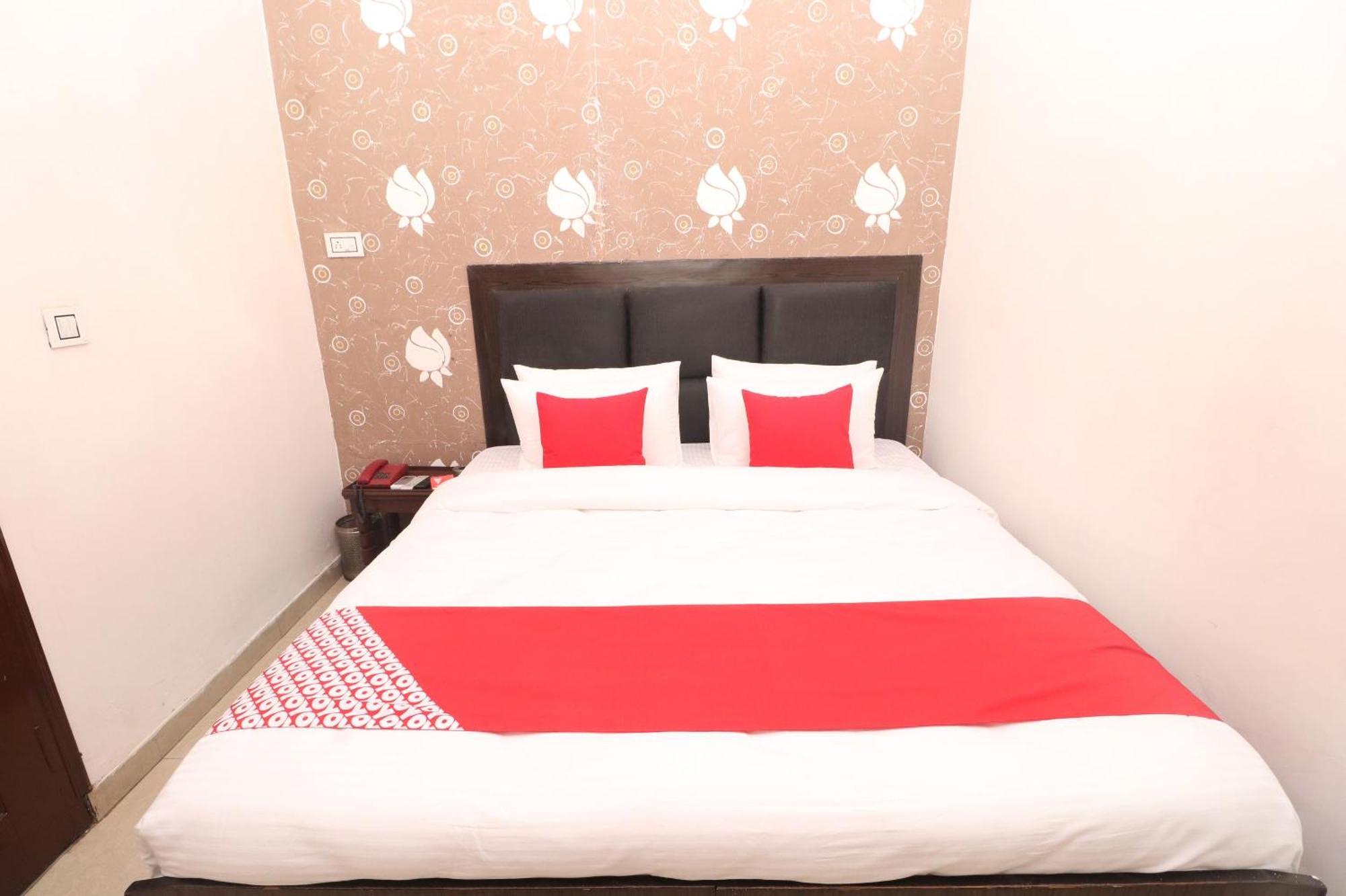 Oyo Hotel Kailash Regency Лудяна Екстериор снимка