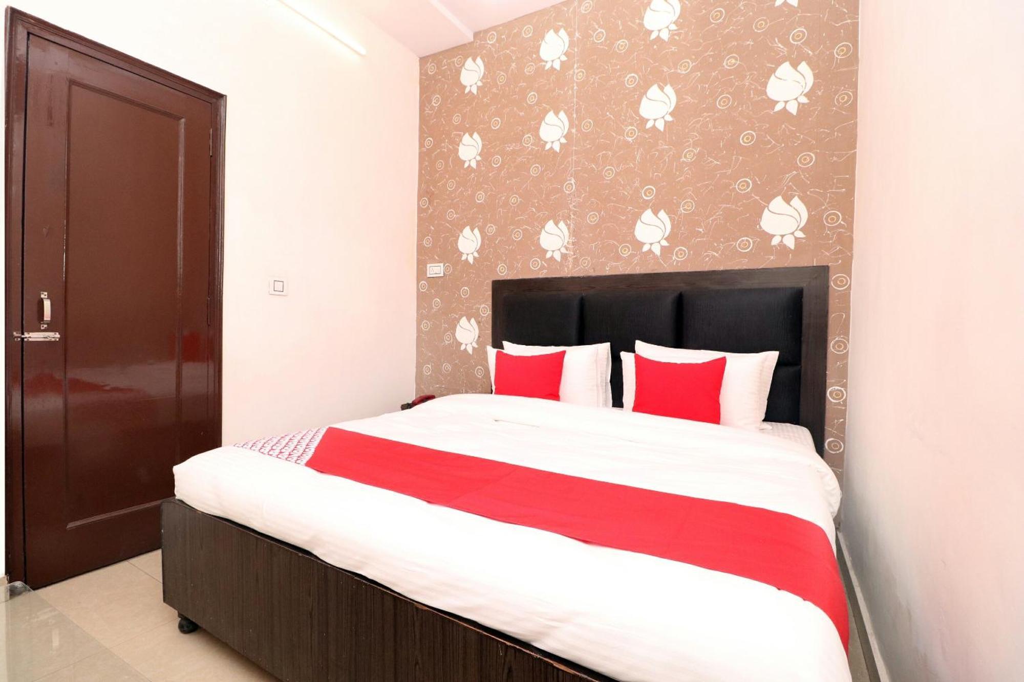 Oyo Hotel Kailash Regency Лудяна Екстериор снимка
