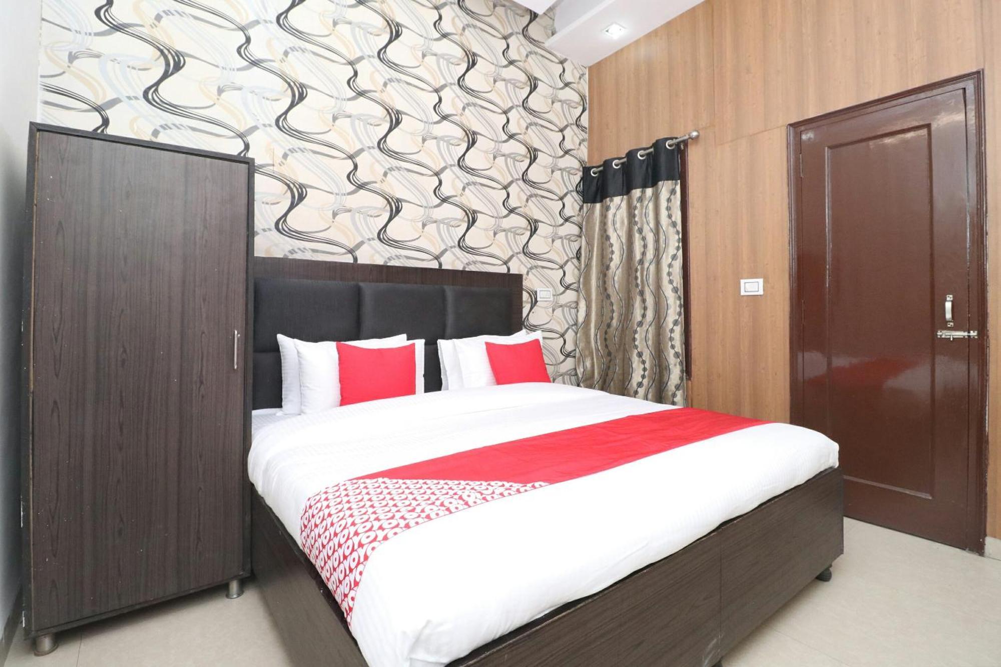 Oyo Hotel Kailash Regency Лудяна Екстериор снимка